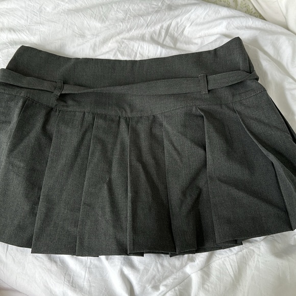 Grey skorts. Never been worn from Zara - Picture 2 of 4